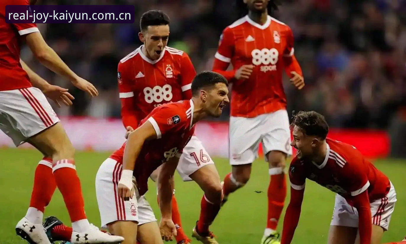 为什么说维拉3-0大胜弗赖堡的欧联杯决赛，让老玩家想起了AG真人平台上的心跳时刻？